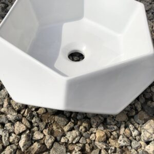 Diamond top basin