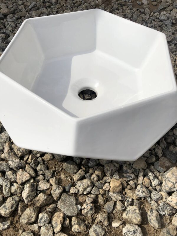 Diamond top basin
