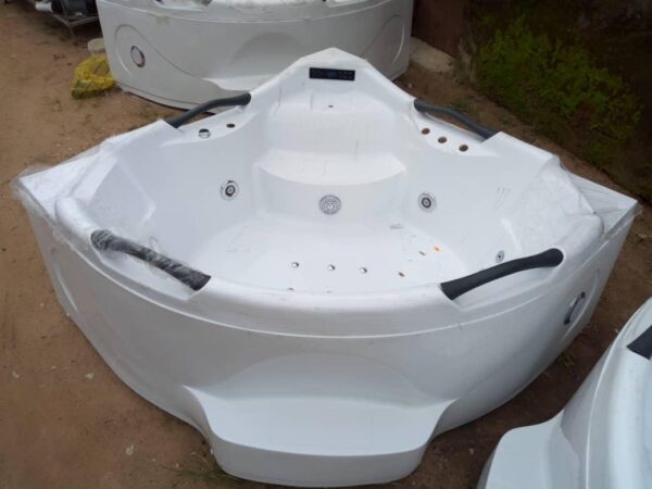 4 handle curve Jacuzzi P20